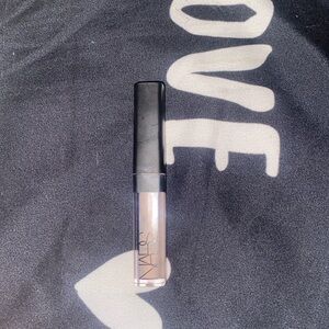 Conceler nars mini not using and its not my colors of skin so surprise for you!!